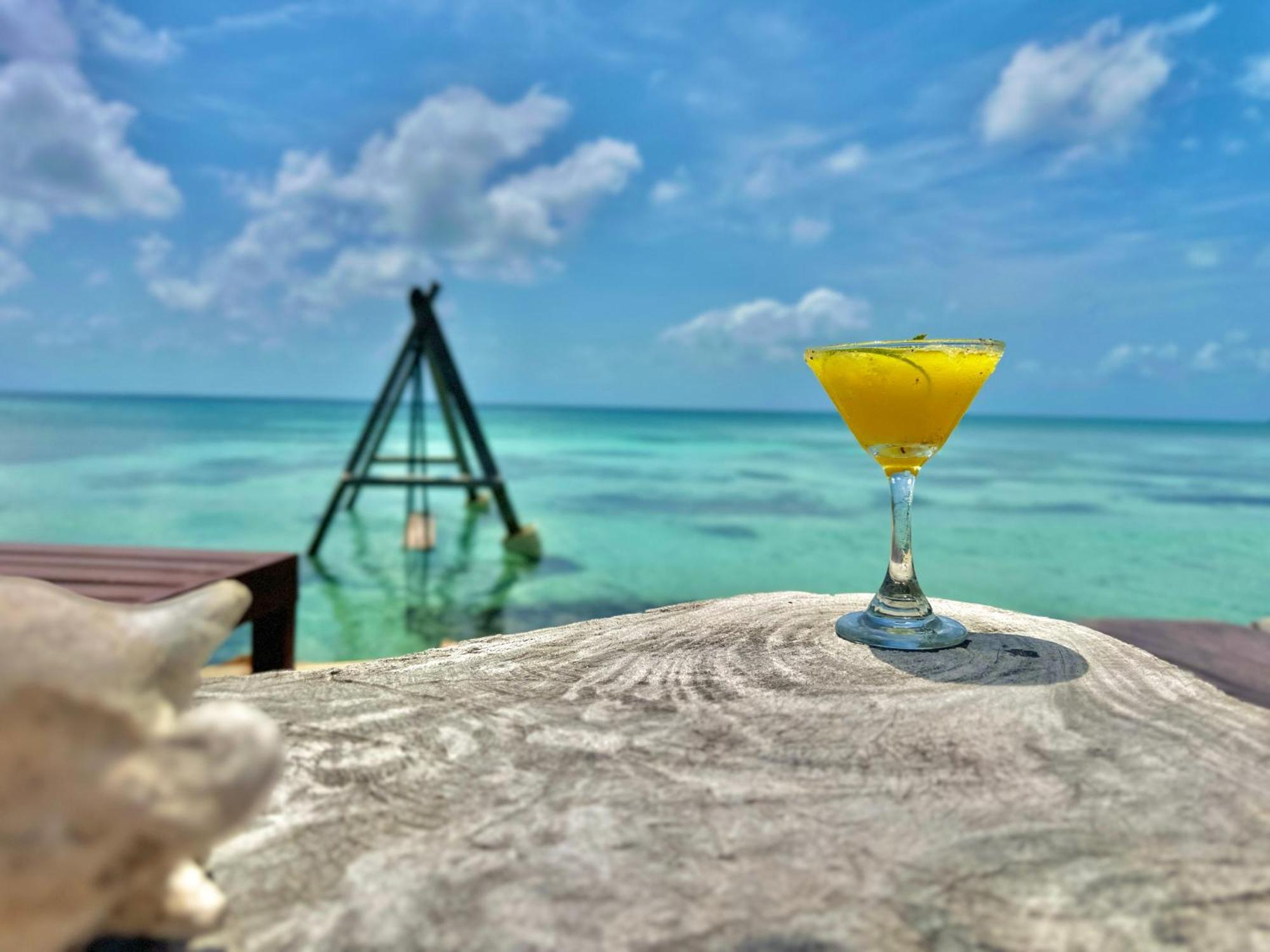 Medusa Hostel Isla Tintipan Tintipan Island Экстерьер фото