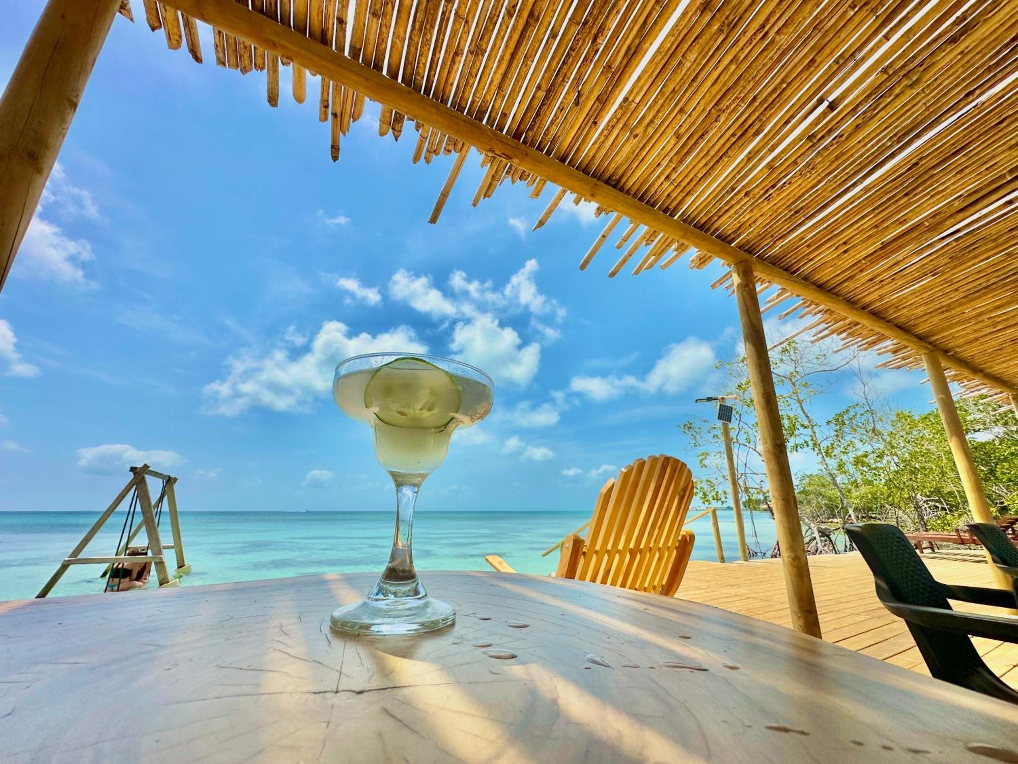 Medusa Hostel Isla Tintipan Tintipan Island Экстерьер фото