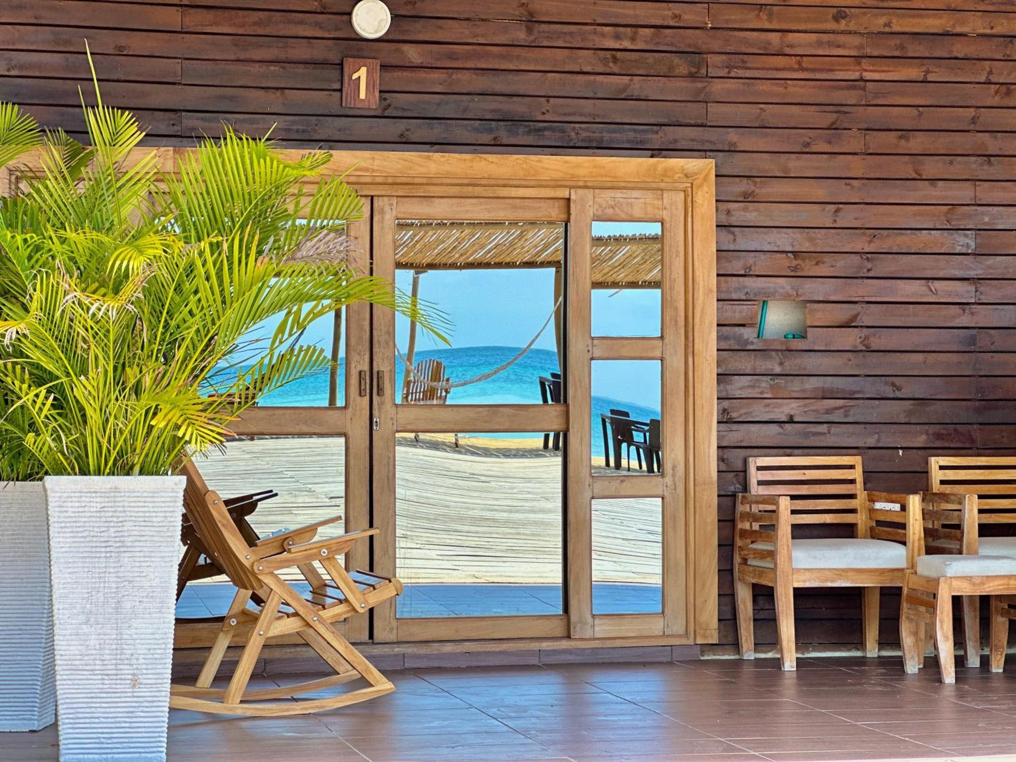 Medusa Hostel Isla Tintipan Tintipan Island Экстерьер фото
