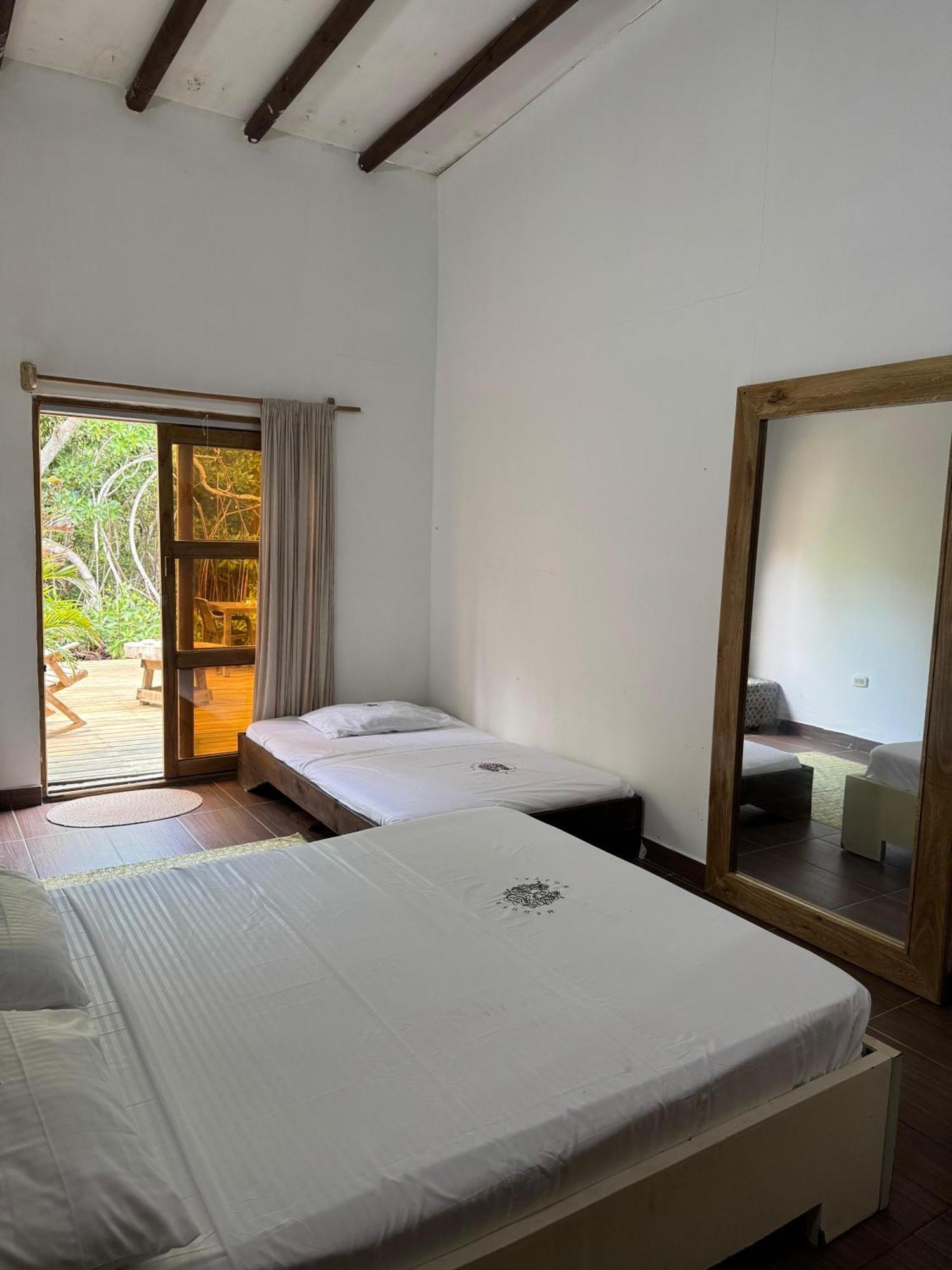 Medusa Hostel Isla Tintipan Tintipan Island Экстерьер фото