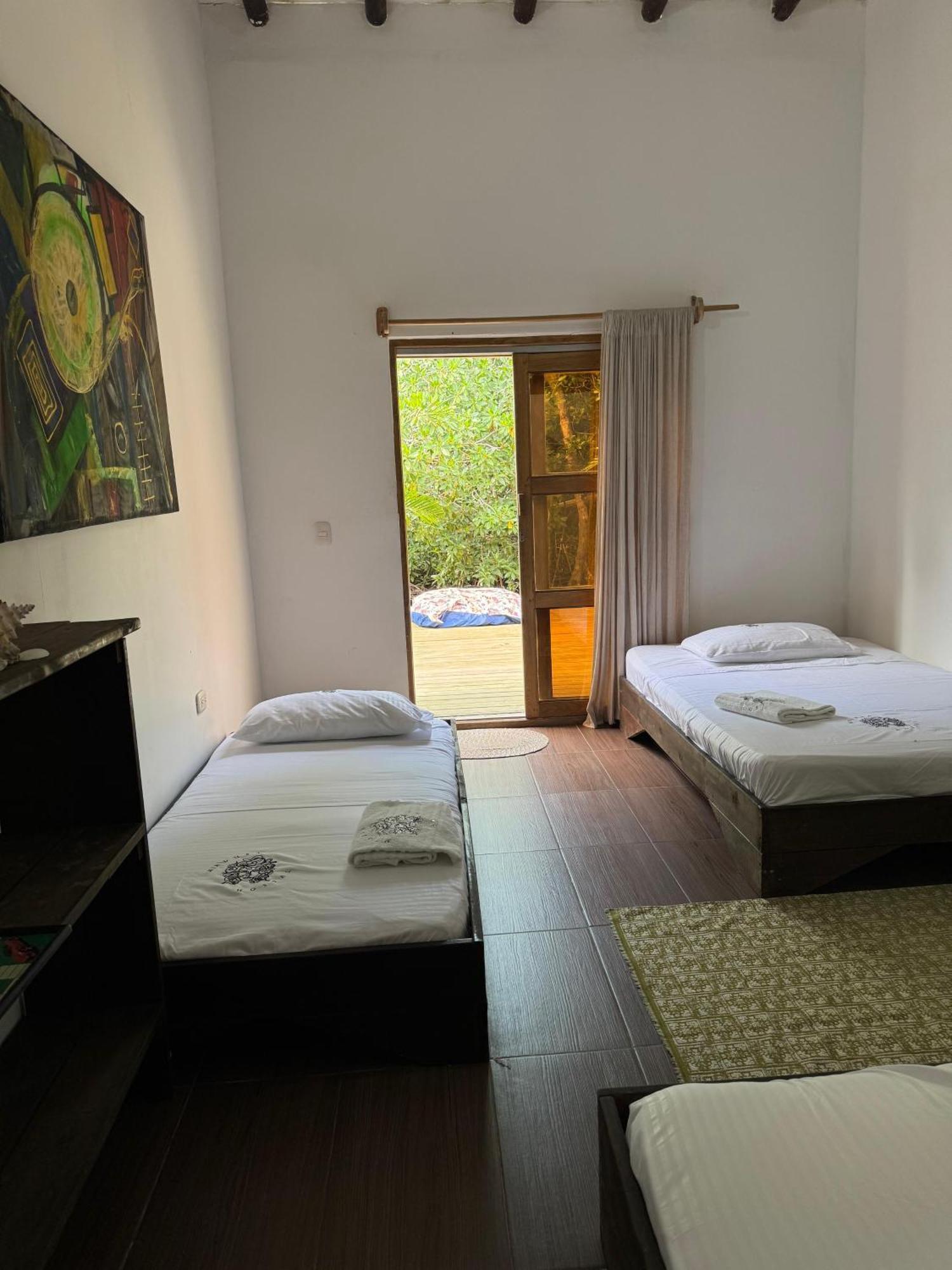 Medusa Hostel Isla Tintipan Tintipan Island Экстерьер фото