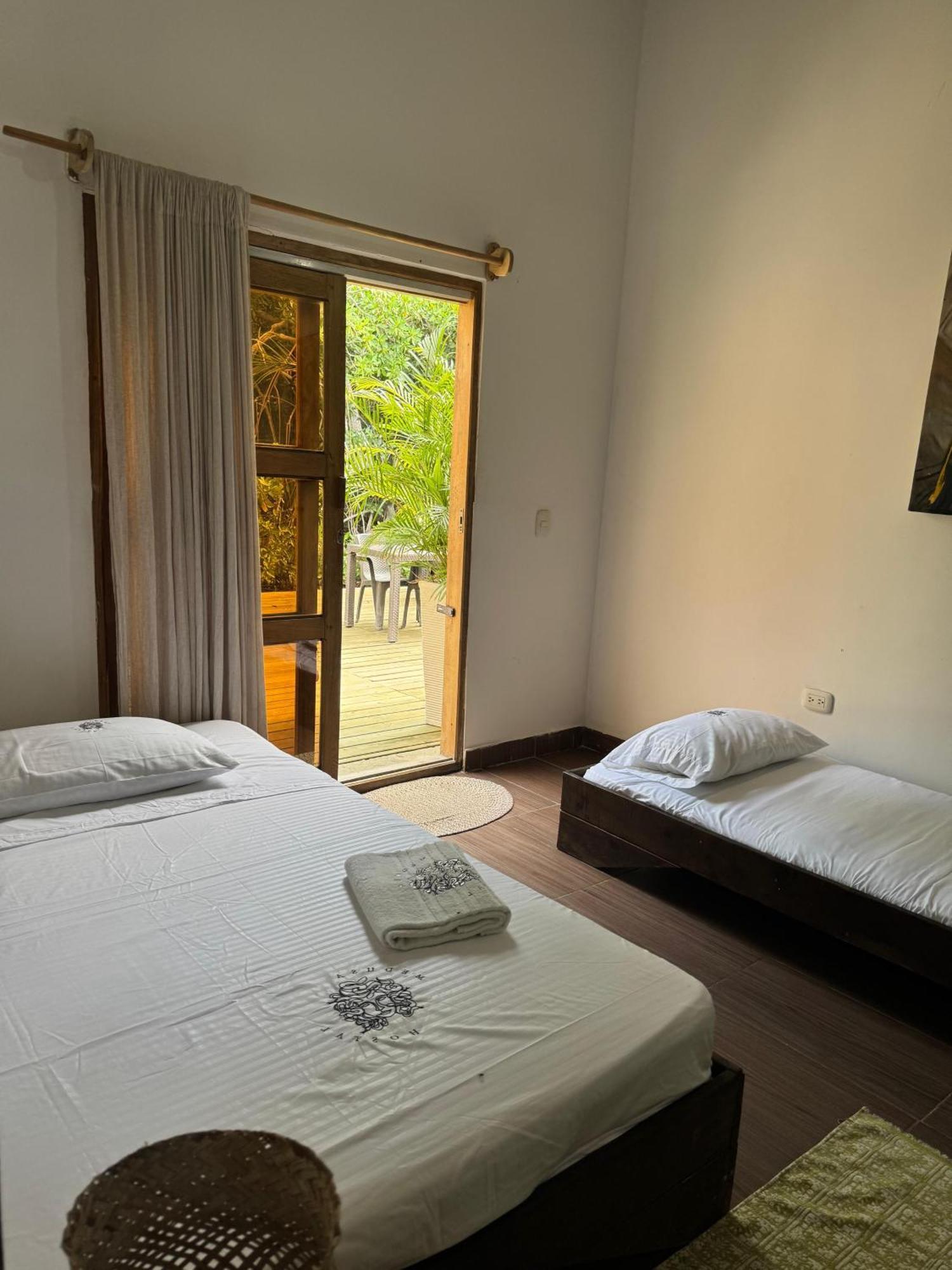 Medusa Hostel Isla Tintipan Tintipan Island Экстерьер фото
